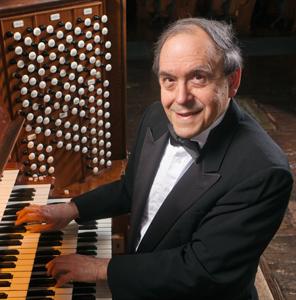 Thomas Murray at the Newberry Memorial Organ in Woolsey Hall (photo credit: Robert A. Lisak)