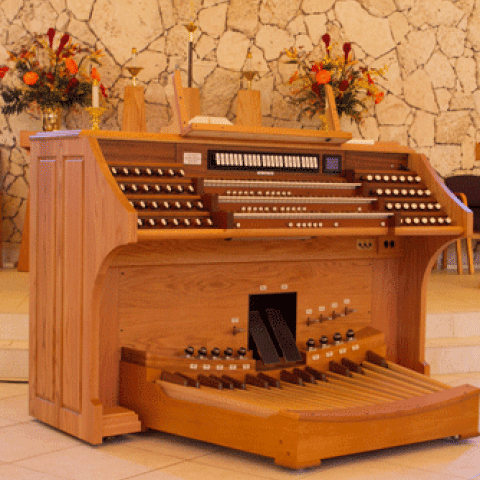 Advent Lutheran Church, Melbourne, Florida, Schlueter organ console